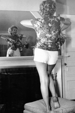 20th-century-man:  Marilyn Monroe; photo by André de Dienes; Beverly Hills, 1953.