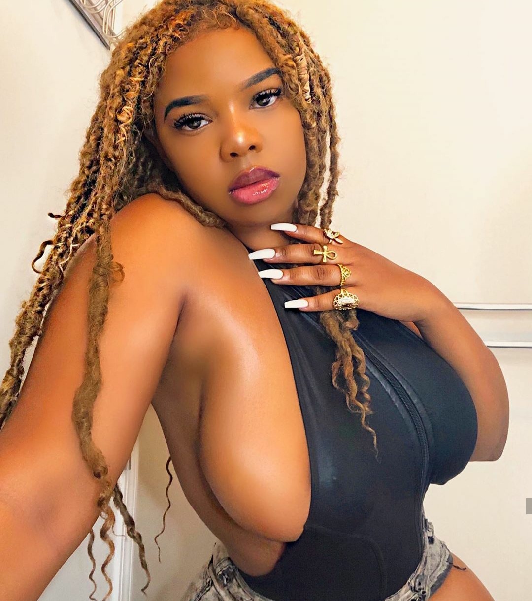 csmitty4u:princejazziedad:DeliciouslySexy. Ms RavieLosso ❤️ ❤️ ❤️ CHECK!!!