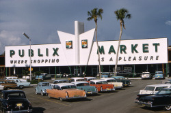 hypemonstercult:  fuckyeahvintage-retro:  Supermarket in Sarasota, Florida (1958-61) © J. J. Steinmetz  Weird. This is my hometown.