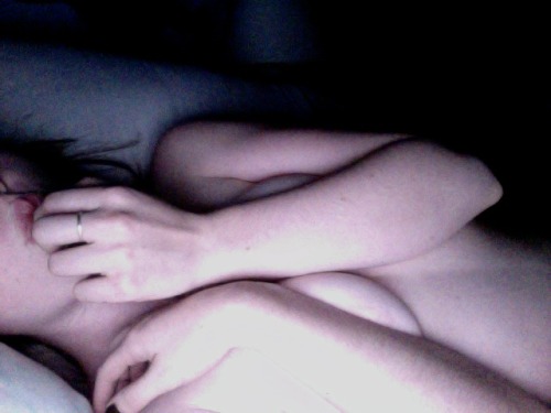 v-raecole:  i havent been fucked really hard in so long. i miss that feeling. feeling lonely tonight. 