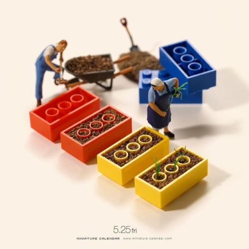crossconnectmag:  Miniature Calendar UpdateJapanese artist Tanaka Tatsuya creates a miniature diorama for the daily calendar since 2011. He updates his calendar-website daily with a fresh and playful image, infused with his creative imagination. Keep