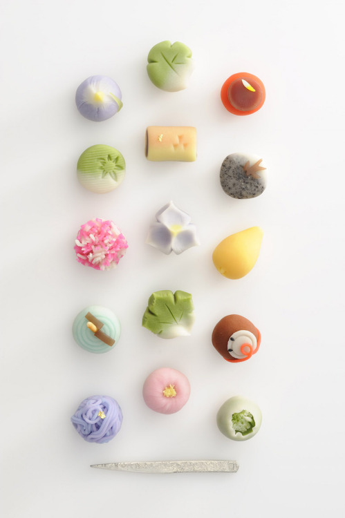 Wonderful world of Japanese wagashi art.