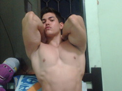 chicosmuycalientes:  Papito rico, con verga