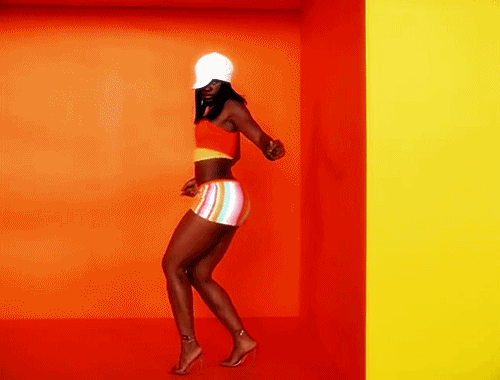ageekyfemmeforeveringlasses:kee-yaw-nah:  The women in Sean Paul’s video I’m Still In Love (2002)  Forever my jam.
