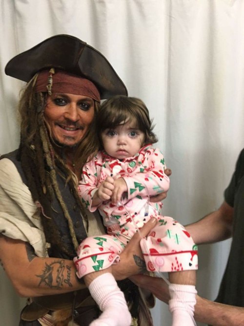 becauseitisjohnnydepp:Johnny Depp Captain Jack Sparrow visiting children in Children’s hospital Grea