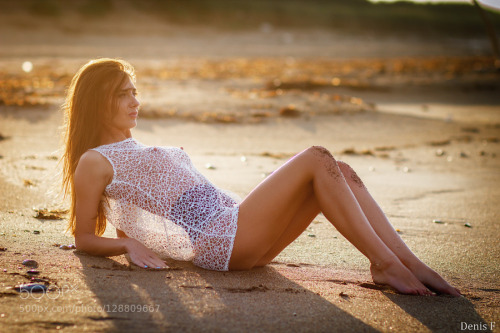 violetlahaie:  «On the beach…» by da_barman. Found in: http://ift.tt/1j0nHpa 