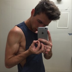 himitchy:feels good to be back in the gym