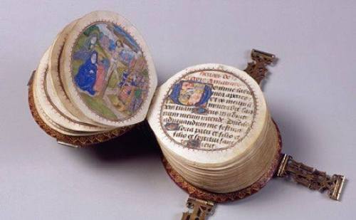 ebookfriendly:Codex Rotundus is a unique miniature circular book from 1480 bit.ly/2reQ1gW