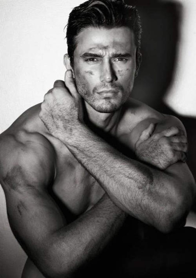 malebodyperfection:  Lucas Gil