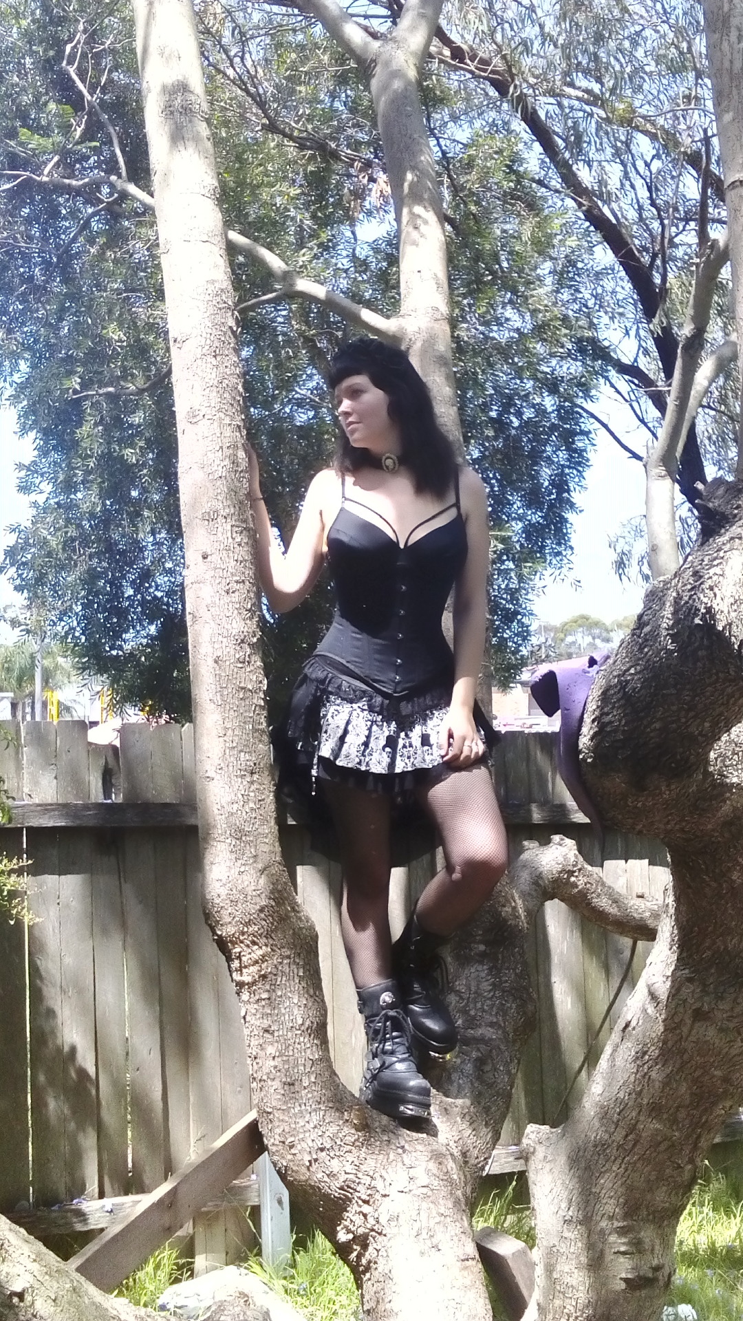 Yvette De Immortalia submitted this photo with the comment “Just trying on outfits for shoots and jumped up my tree :3″
Our submitter knows that every goth needs their own tree for the purposes of trying on outfits. It’s clear that being up a tree...