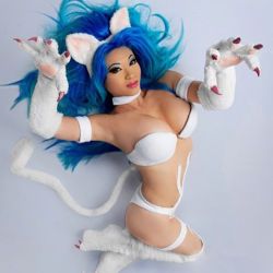 yayacosplay:  Felicia - Darkstalkers Costume made by @yayahan  Photo by @awesomebenny  The big hair and claws are the most fun part! #YayaHan #cosplay #Darkstalkers #Capcom #Felicia #KittyGirl #Catgirl #costume #sewing #crafting