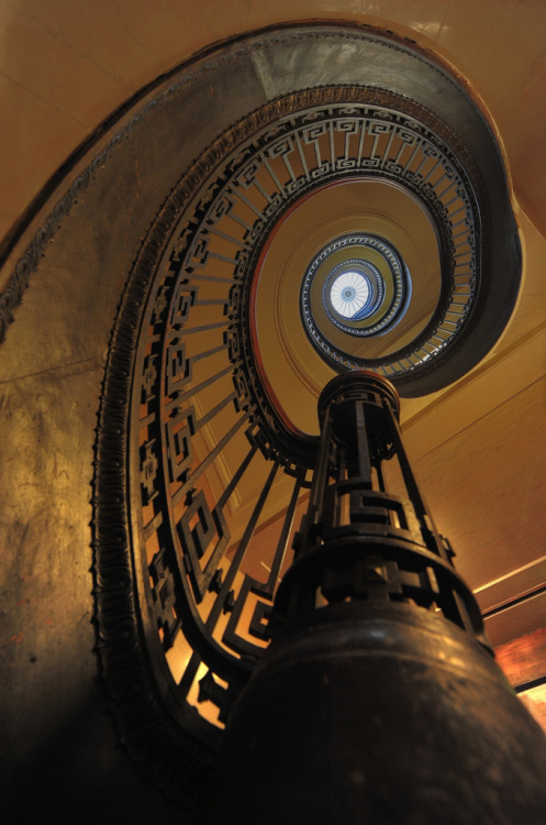 sp-arqtec:Mechanics’ Institute Library Spiral Staircase - San Francisco (by MikeBehnken)
