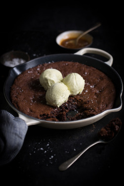 sweetoothgirl:    double chocolate chip skillet cookie