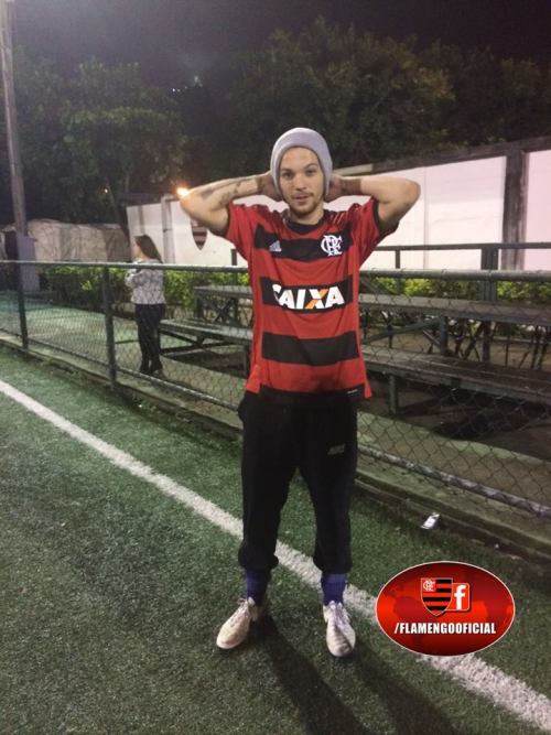onedhqcentral-blog:  Louis visits Clube de Regatas do Flamengo (09.05.2014) 