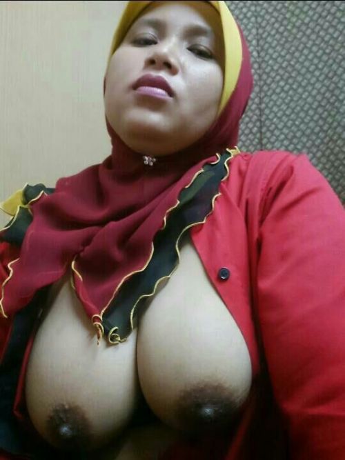 salmaqueen: Hijabi big boobs