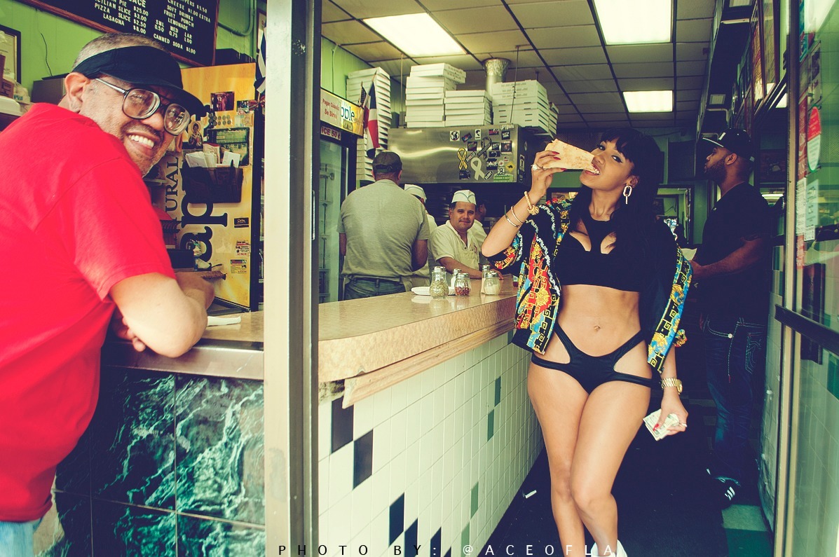 houseofhonies:applesandcaterpillars:Uptown 