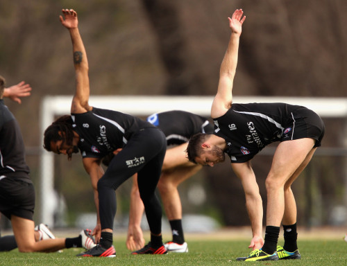 giantsorcowboys:  Wednesdays in Tights! Quinten Lynch and Harry O’Brien Sport The Lycra In Training Today! Sexy As Hell, Baby! 