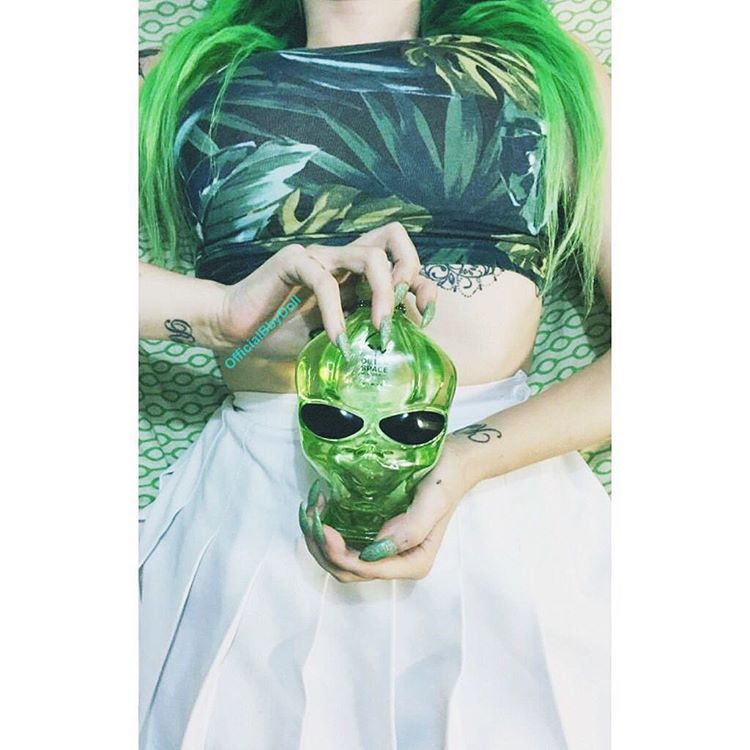 First proper drinks tonight!! In over a yr💚🔞  Tune in to my snap for some crazy