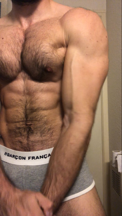 fernandospicks: Killian Flexing