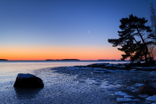 Crescent moon by cbrutel on Flickr.