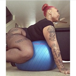 thequeencherokeedass:  Click the link www.cherokeedass.com