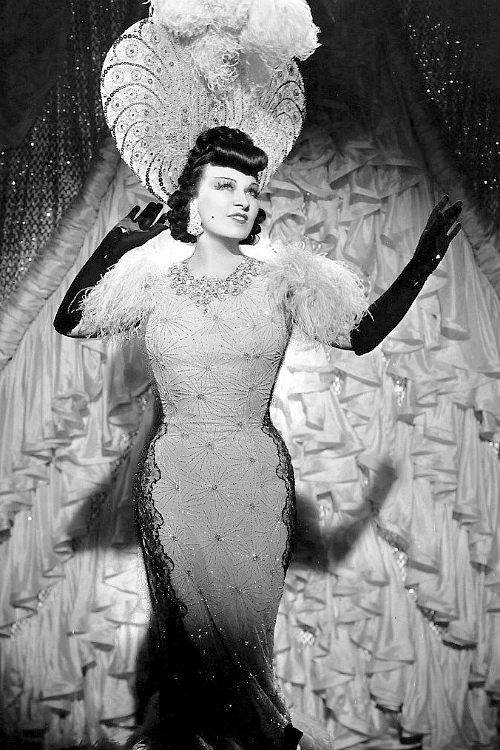 bellecs:  Mae West as a brunette in Every Day’s a Holiday (1937) 