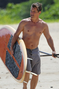 shirtlessmalecelebs:  Josh Brolin