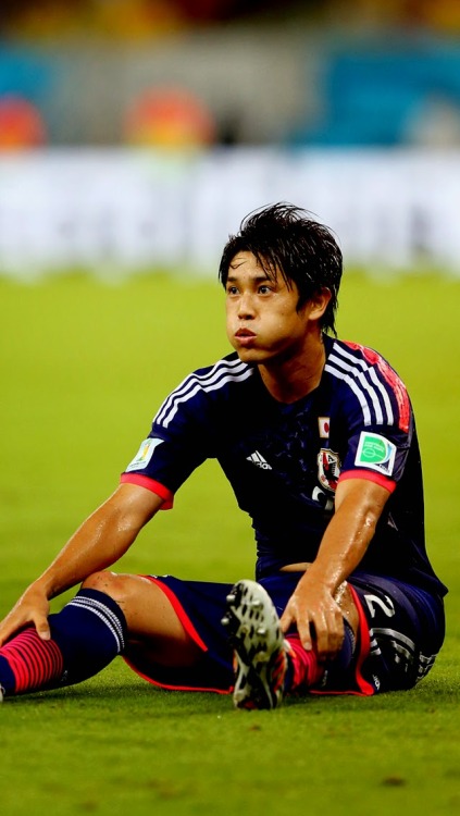 Atsuto Uchida (Japan) - FIFA World Cup 2014: Côte d’Ivoire vs Japan wallpaper for iPhone 5s/5c