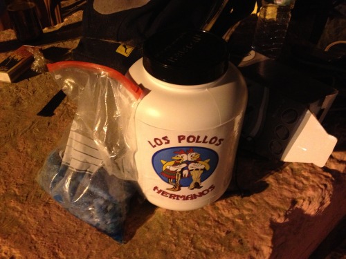 nomellamesfriki:  Regalo de cumpleaños a lo Breaking Bad  Esta foto es de un regalo de mi cumpleaños. Gracias a los mejores amigos que jamás he podido tener. From W.W. to my star, my perfect silence…  Enviado por hormox