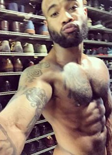 dominicanblackboy:  Sexy tatted hotboy Ivanie Murphy cute muscle tatted ass!😍  Sexy brother  mmm