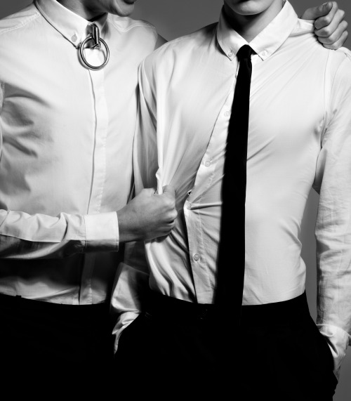 cmereboy: workneverover:  who’s whose  That O-ring collar placed like a tie is the hottest thing eve