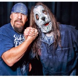 thenegativeone9:  Chris Fehn with Mike Clark of Suicidal Tendencies    Sui-psycho