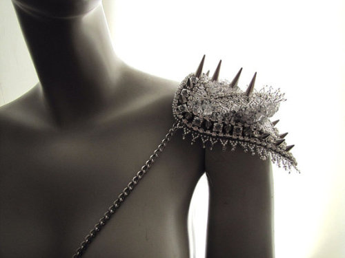 transientfashion:Diadem Epaulet by Binkaminka