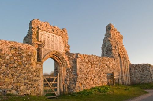 Greyfriars Priory (Dunwich, Suffolk):RefectoryRefectory (closer)14th century gatewaysCeremonial gate