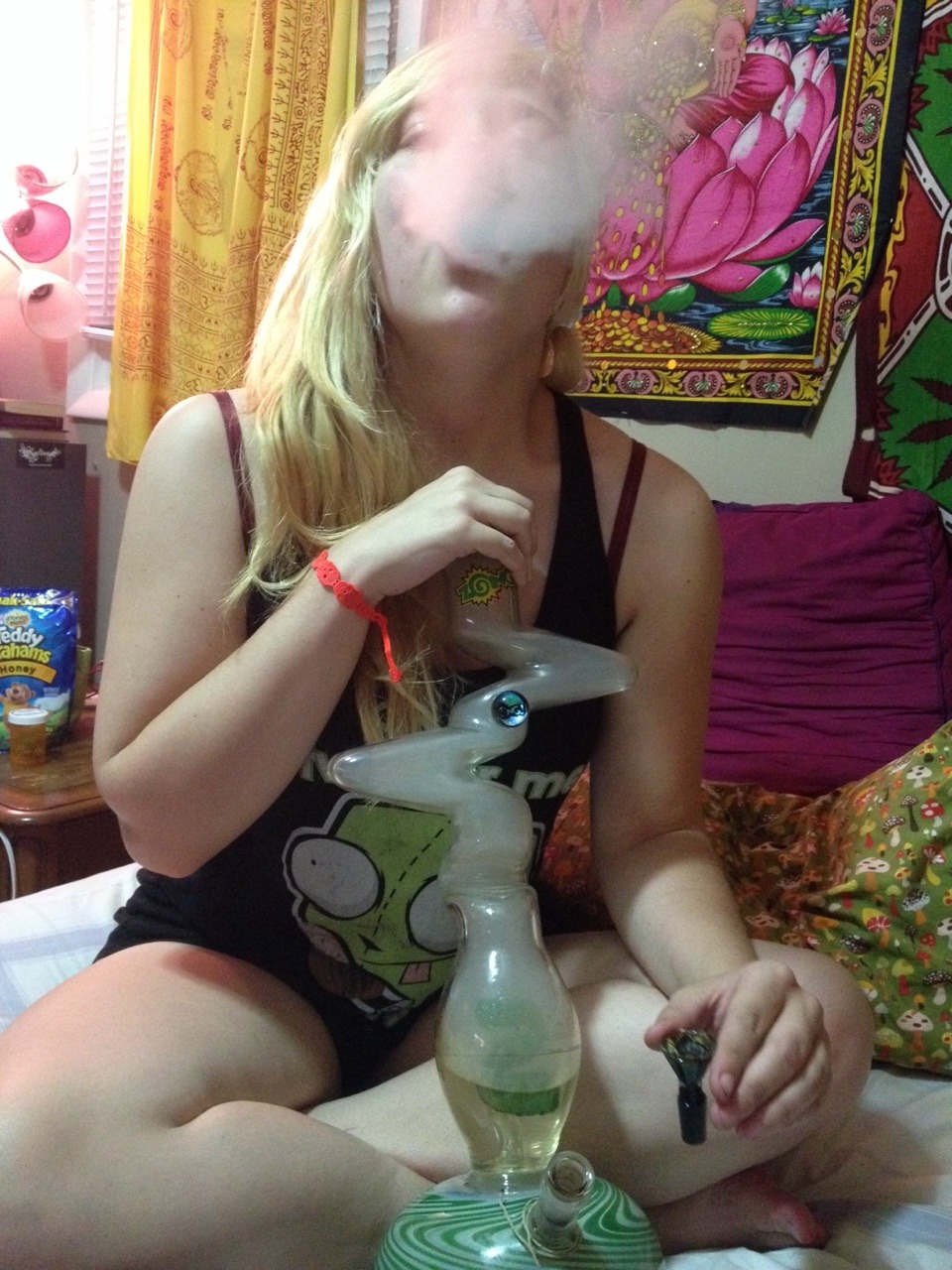 lulu-cifer:  reaching-4-zion:  A trio of Zong rips 💚💜💚 majestic-stoners