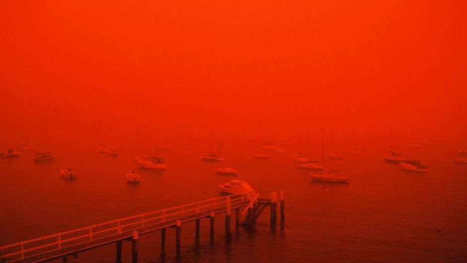 end0skeletal:  In 2009, an iron-rich dust storm 300 miles wide and 600 miles long