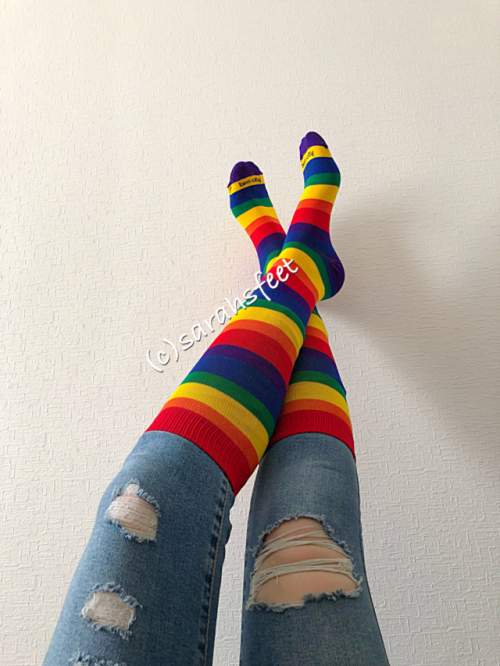 sarahsfeet: Hey guys! Check out these super adorable socks that a customer got for me as a gift! He 