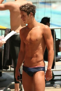 swim-fever:  http://swim-fever.tumblr.com/ 