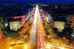 cityneonlights:  Holiday Lights on the Champs-Elysees by Joel Thai `citynightlights