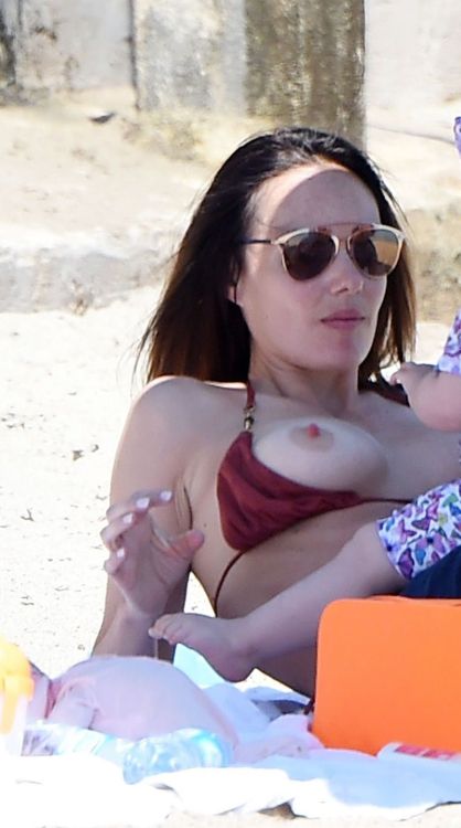 Tamara Ecclestone bikini nip slip in France