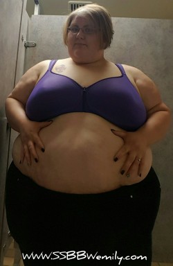 ssbbwemily:  #chubby #bigbelly #gainer #thickthighs #fatty #ssbbw #ssbbwemily #bbw #studiobiggz #badgirl   Follow me on Twitter!  (@SSBBWEmily): https://twitter.com/SSBBWEmily?s=01