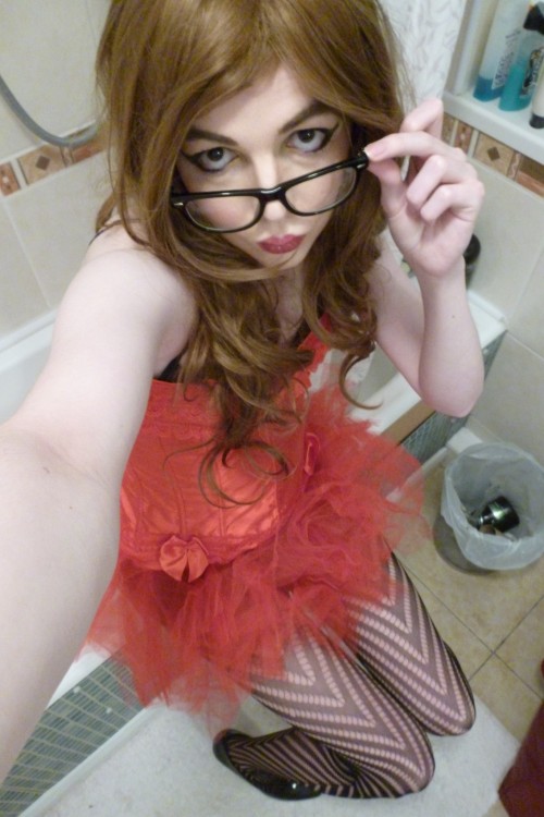 lucy-cd:  Pictures  More pictures with ginger wig, had this outfit for a while and thought I’d post some pictures of it on here. Hope you like <3