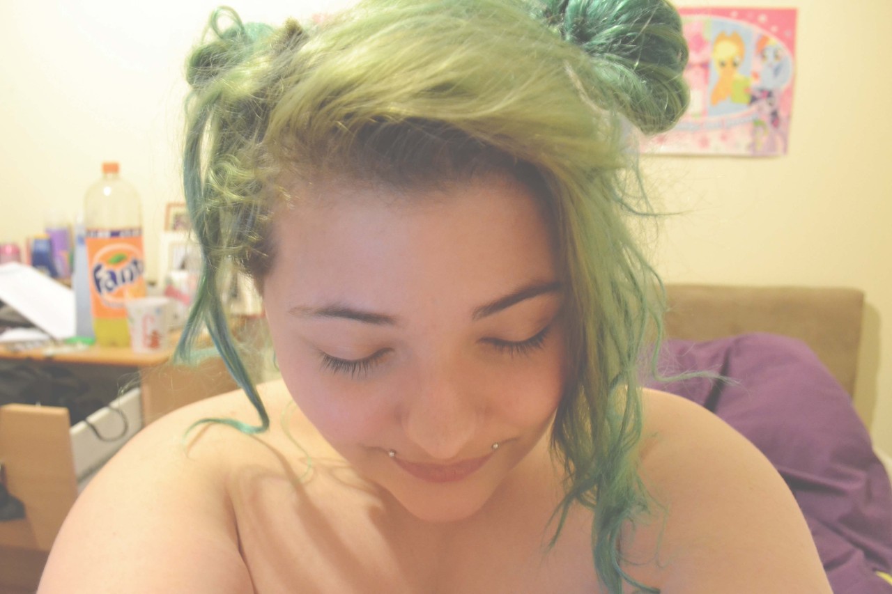 beautifullyundressed:  velvet-vulvae:  yes this is my face it is okay i am working