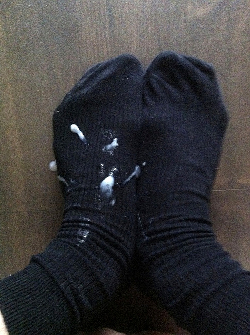 sniffingsocks:  LICK THAT SPERM DUDE!!!