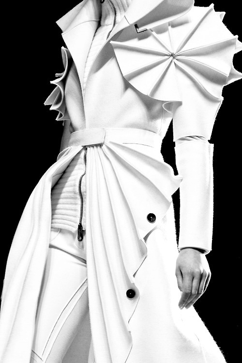 s-w-a-r-o-v-s-k-i: Viktor &amp; Rolf F/W 2011 RTW