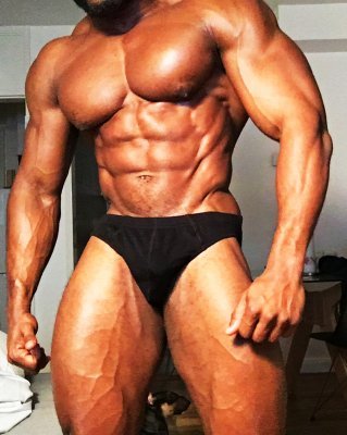 muscleforce2500:  Big english boy, vers with a delicious uncut cock, yumm!!!