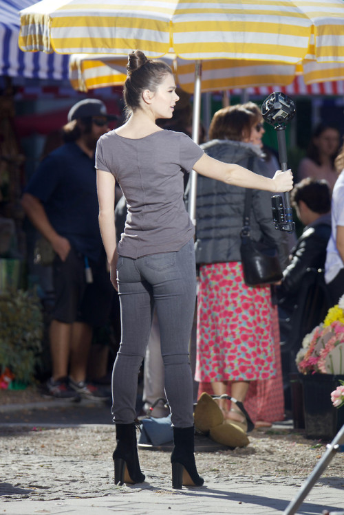 Hailee Steinfeld &ndash; Bun Queenrecognized by all bunslaves