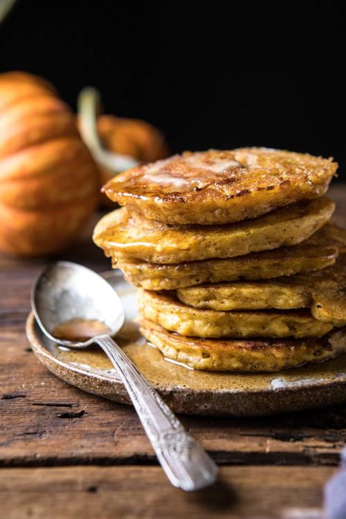 sweetoothgirl: spiced pumpkin cinnamon roll pancakes