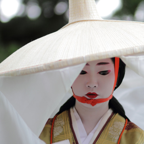 Geiko Naokazu 尚可寿 dressed as the 13th century writer Abutsu-Ni (1222-1283) in the Jidai Matsuri, one