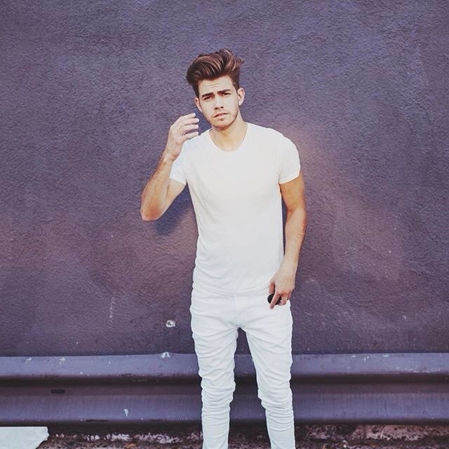 cuteboysandfeet:  cameron palatas 